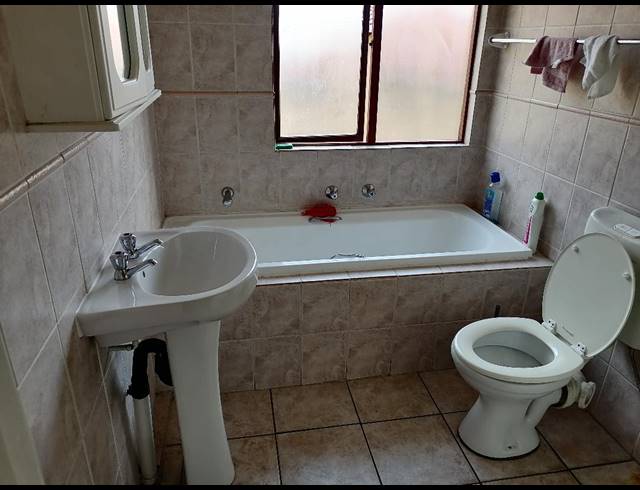 2 bed property to rent in WINCHESTER HILLS